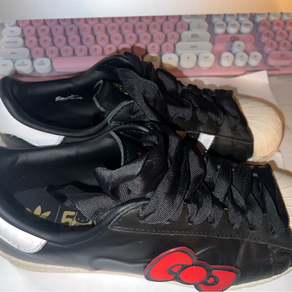 Hello kitty 50th aniversary Adidas Black and White Sneakers